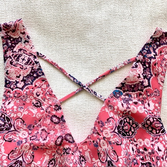 Decree Pink Paisley Criss Cross Layer Tank Blouse - Picture 4 of 9